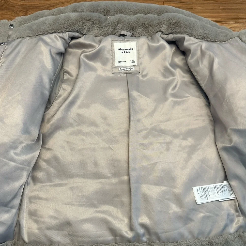 Abercrombie Faux Fur Mini Puffer Size Extra Small Light Grey - Picture 9 of 11
